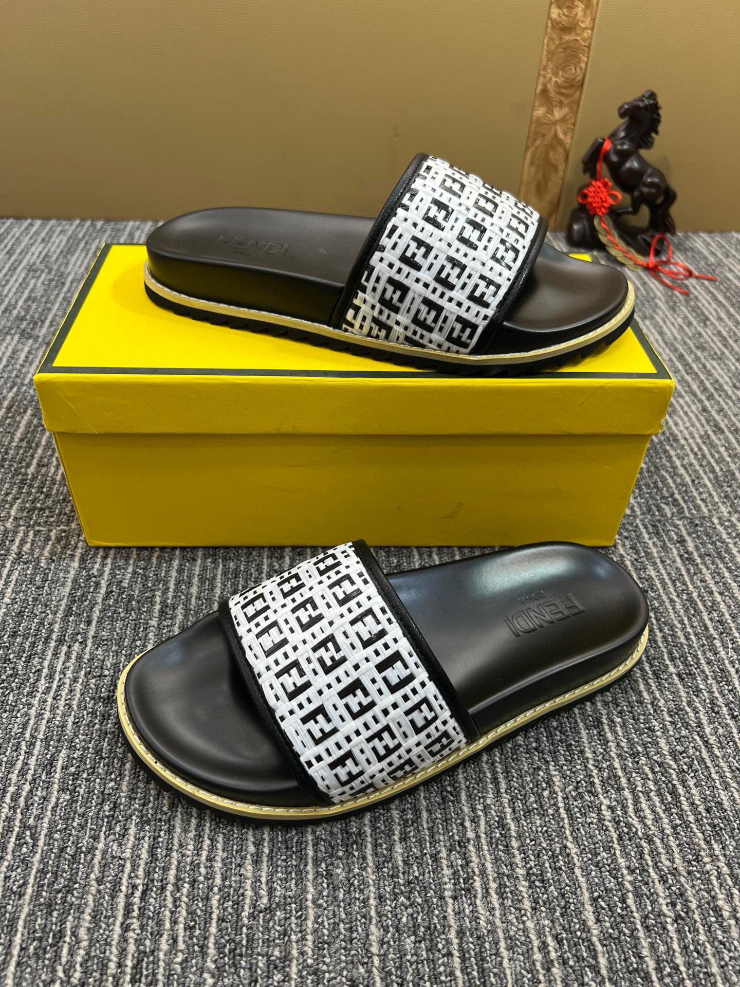 Z5XF104 Popular Slippers