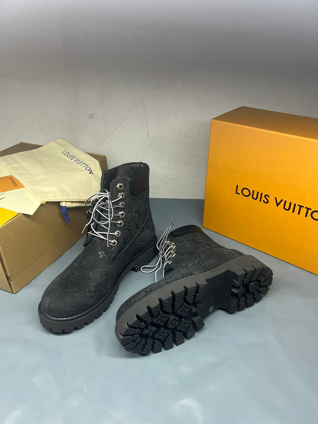 Z2Q105E382 Popular high-quality leather Boots