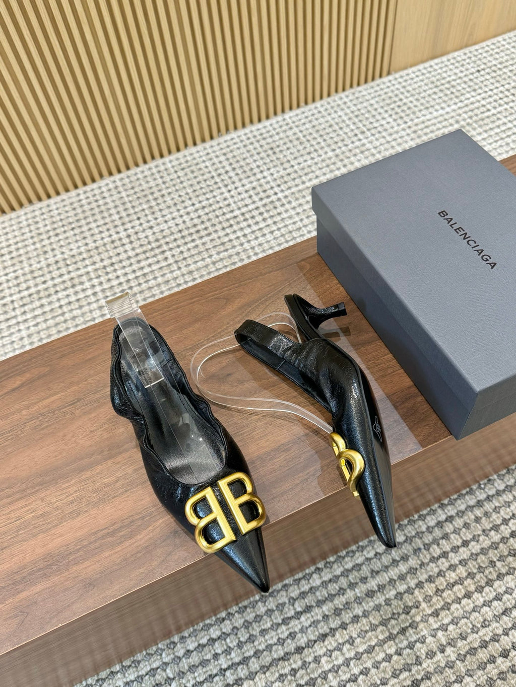 Z2Q55J45 Popular  leather High heels