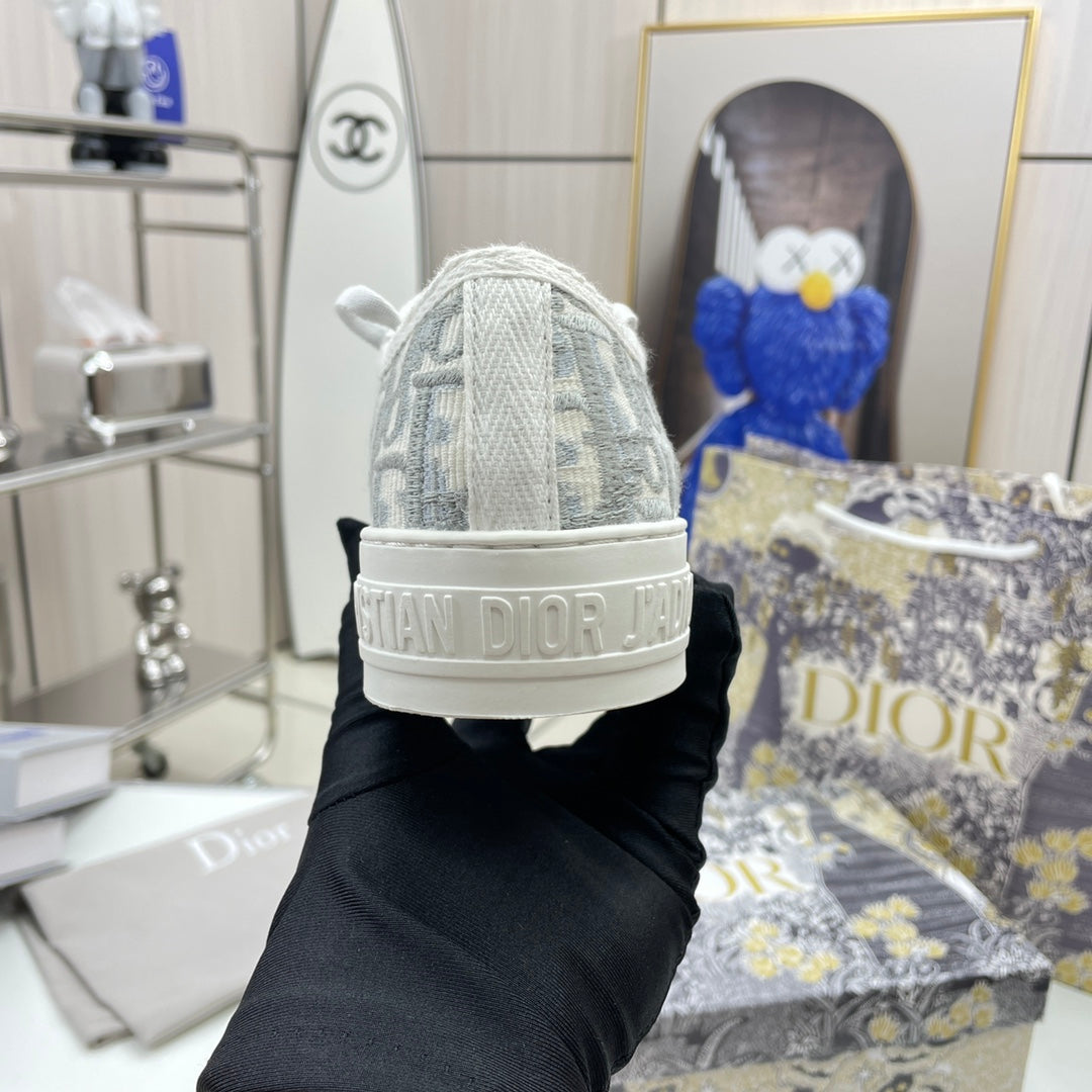 Z1XD65 Popular shoes