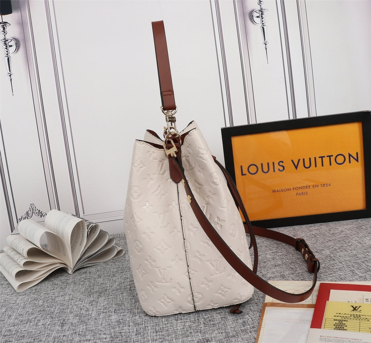 B12X73E60 Popular leather bag 