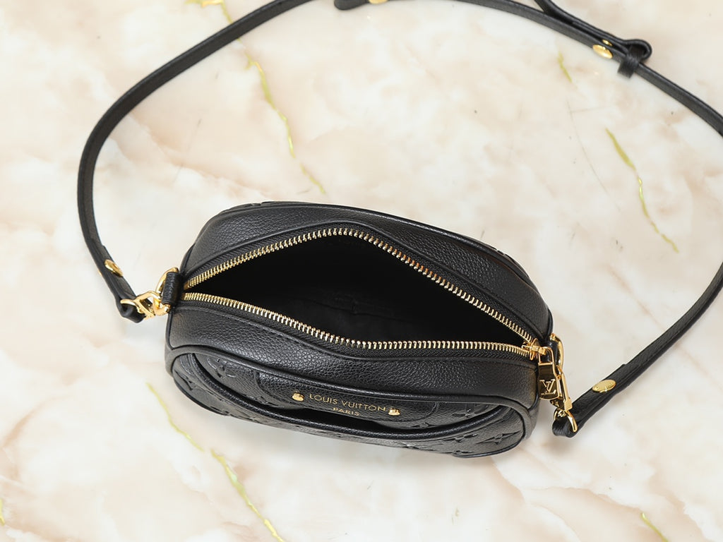 B1R15E147 Popular leather bag