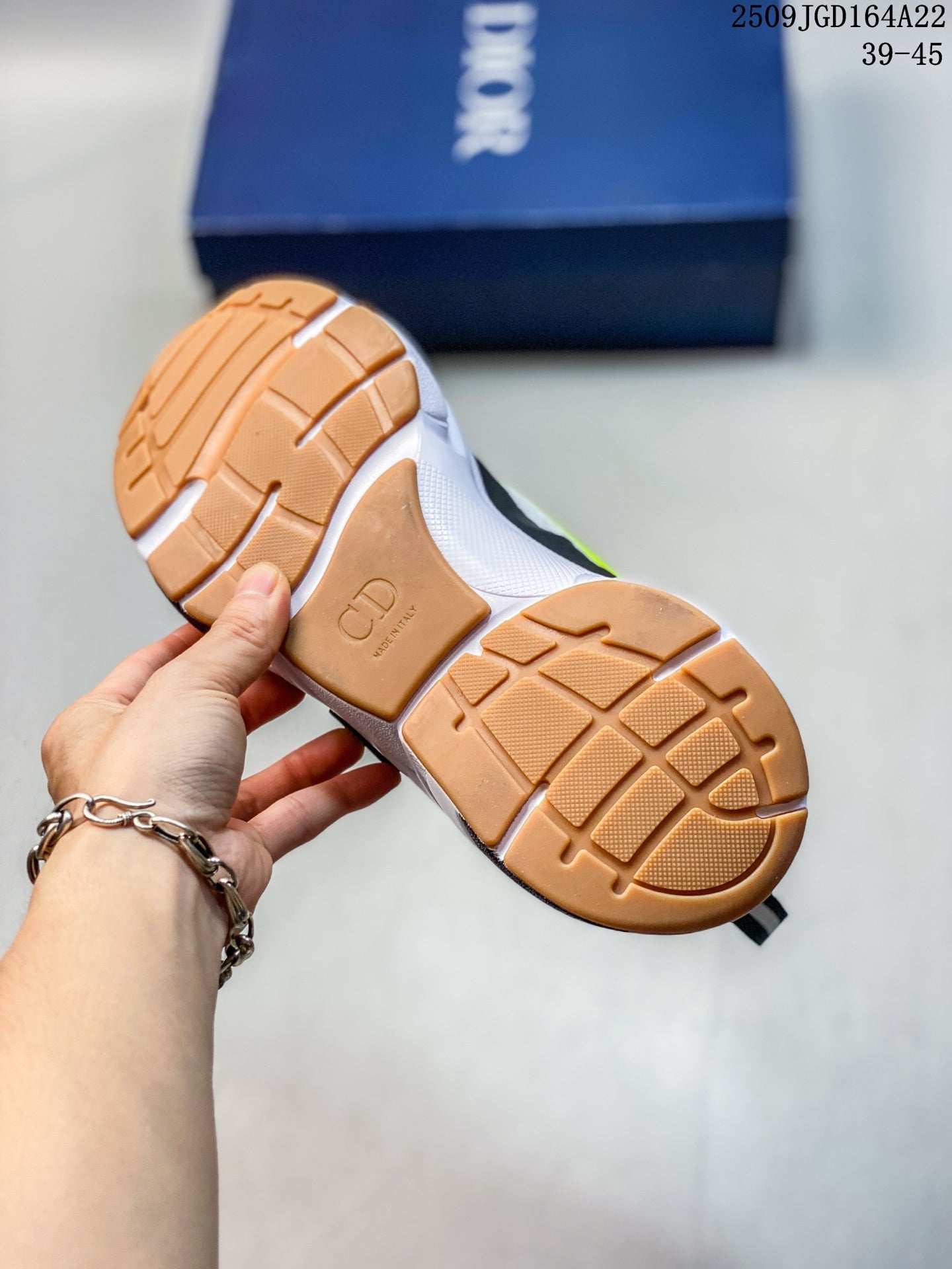 Z4Q95D77 Popular Shoes