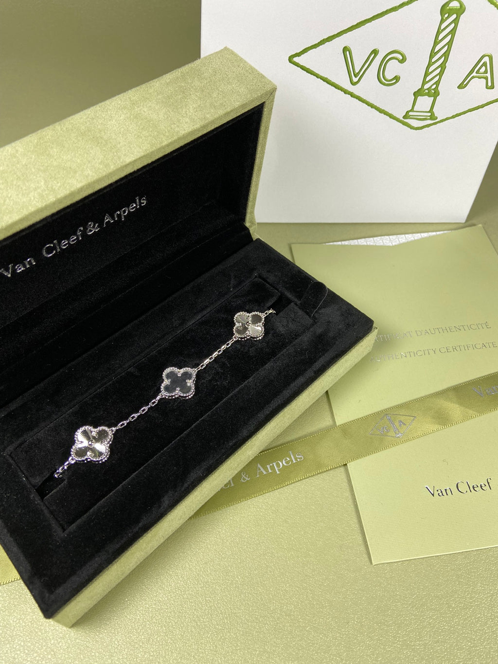 X5X94VA181K  Popular bracelets  5 flowers normal size1.5cm flower