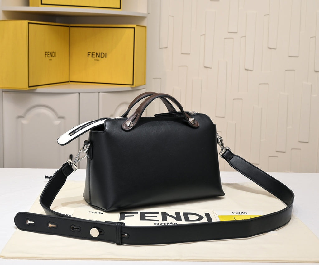 B12X43F132 Popular leather bag 