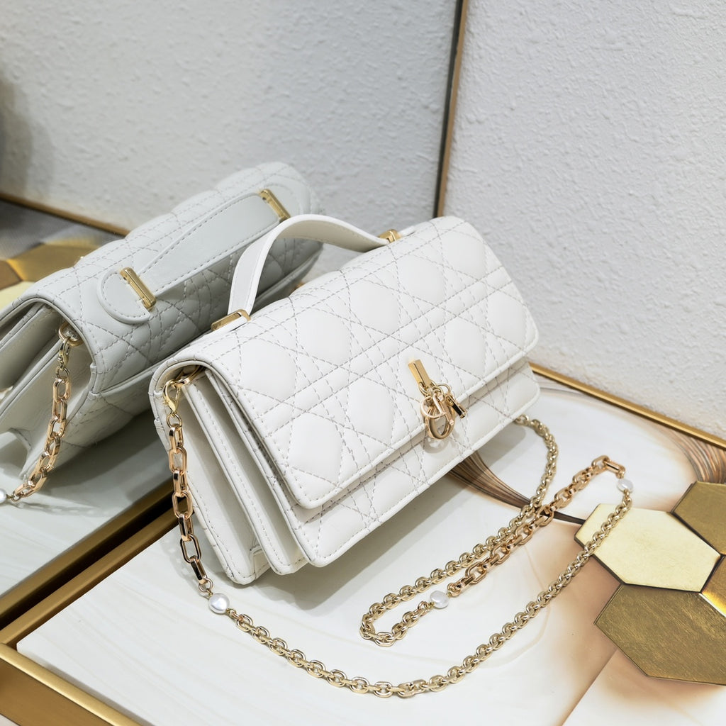 B1N36D28 Popular leather bag