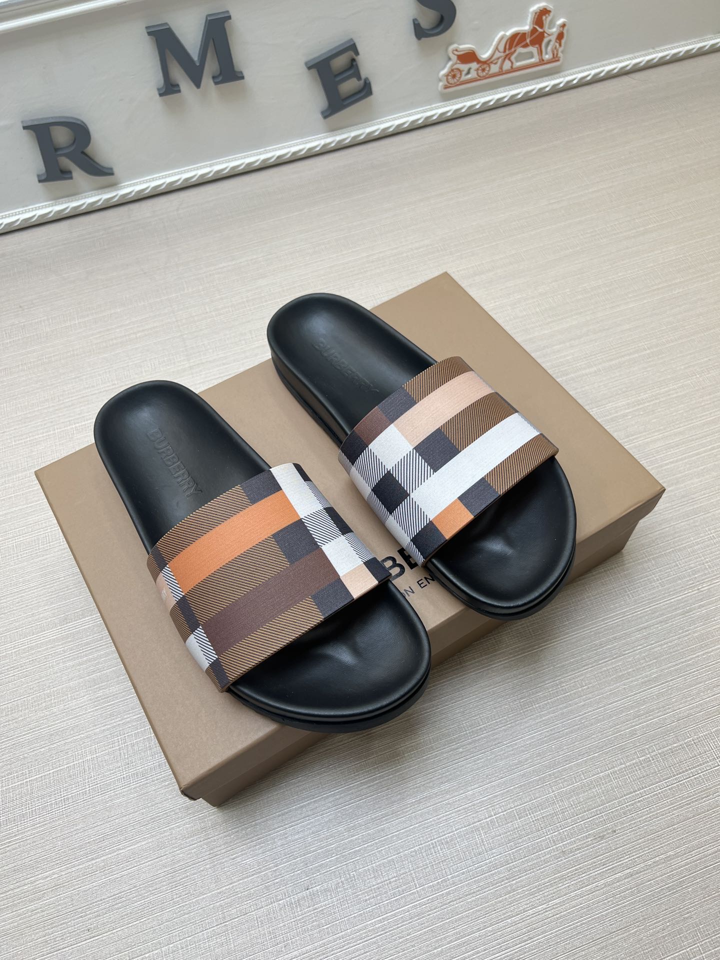 Z5ZR119 Popular slippers