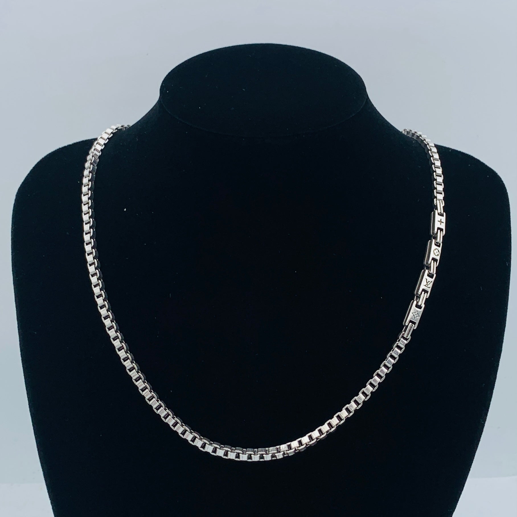 X1R75E21X Popular   Necklaces