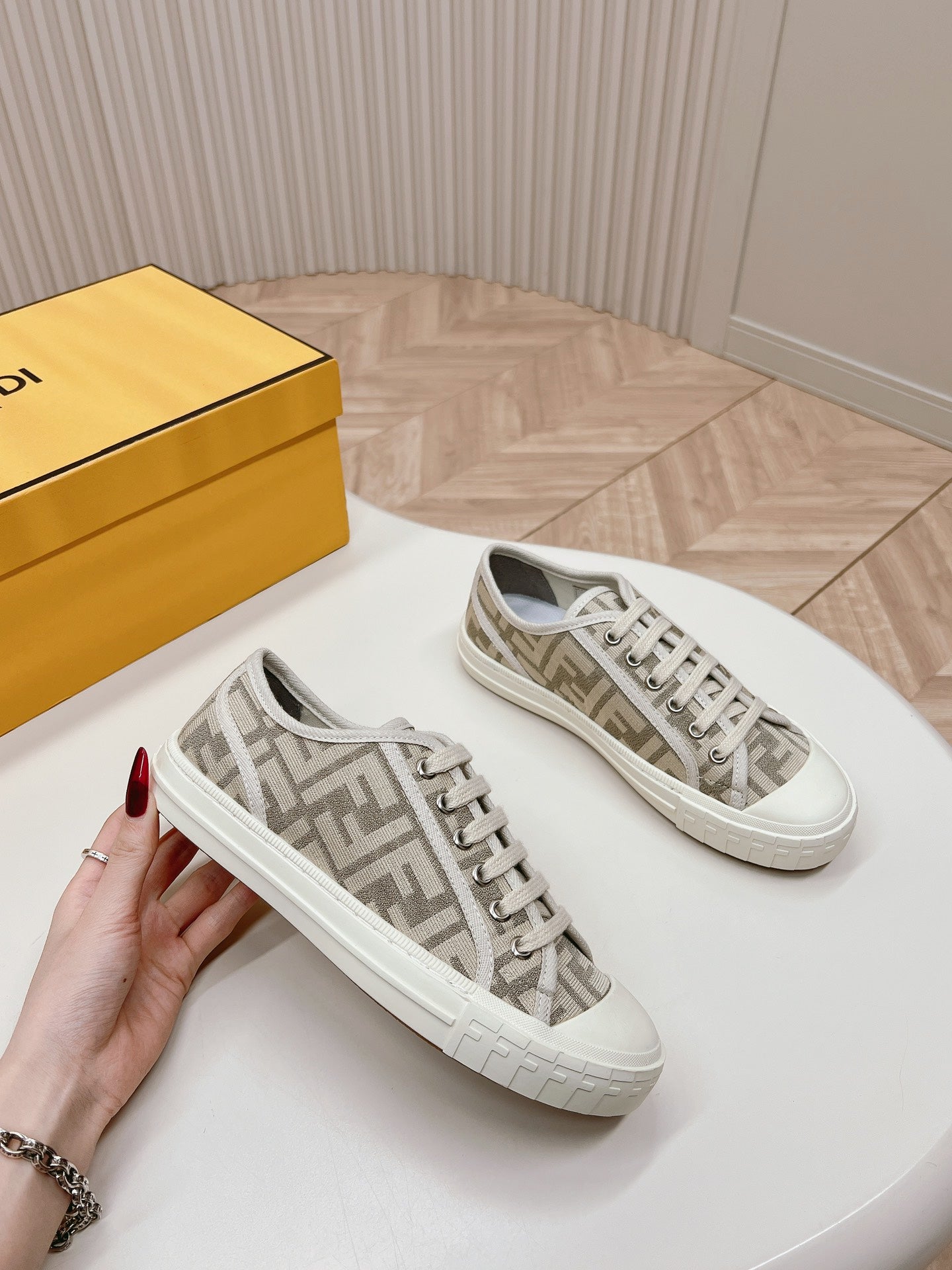 Z2Q105F423 Popular high-quality Shoes