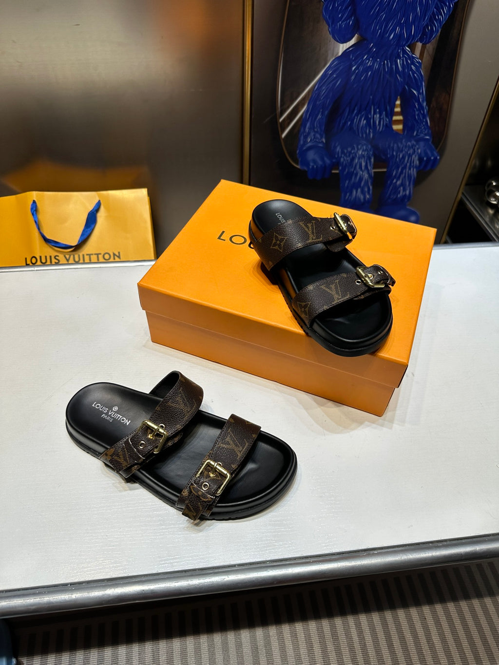 Z1ZE10 Popular sandals