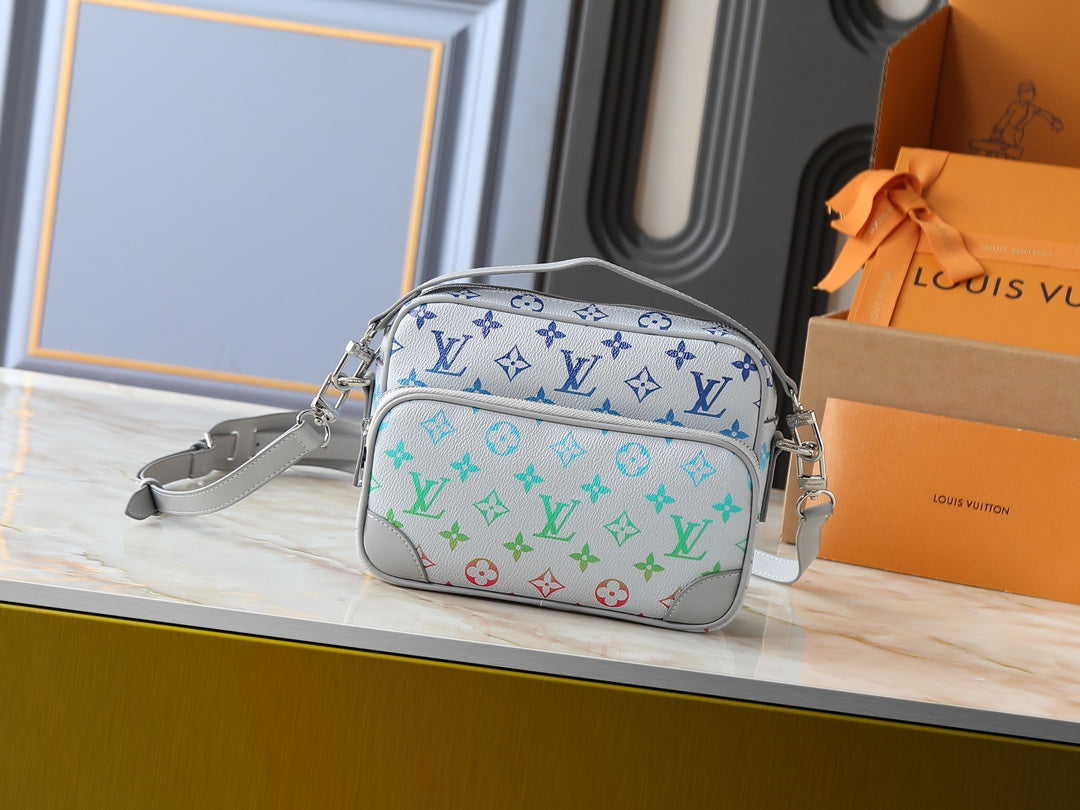 B1P46E109 Popular leather bag