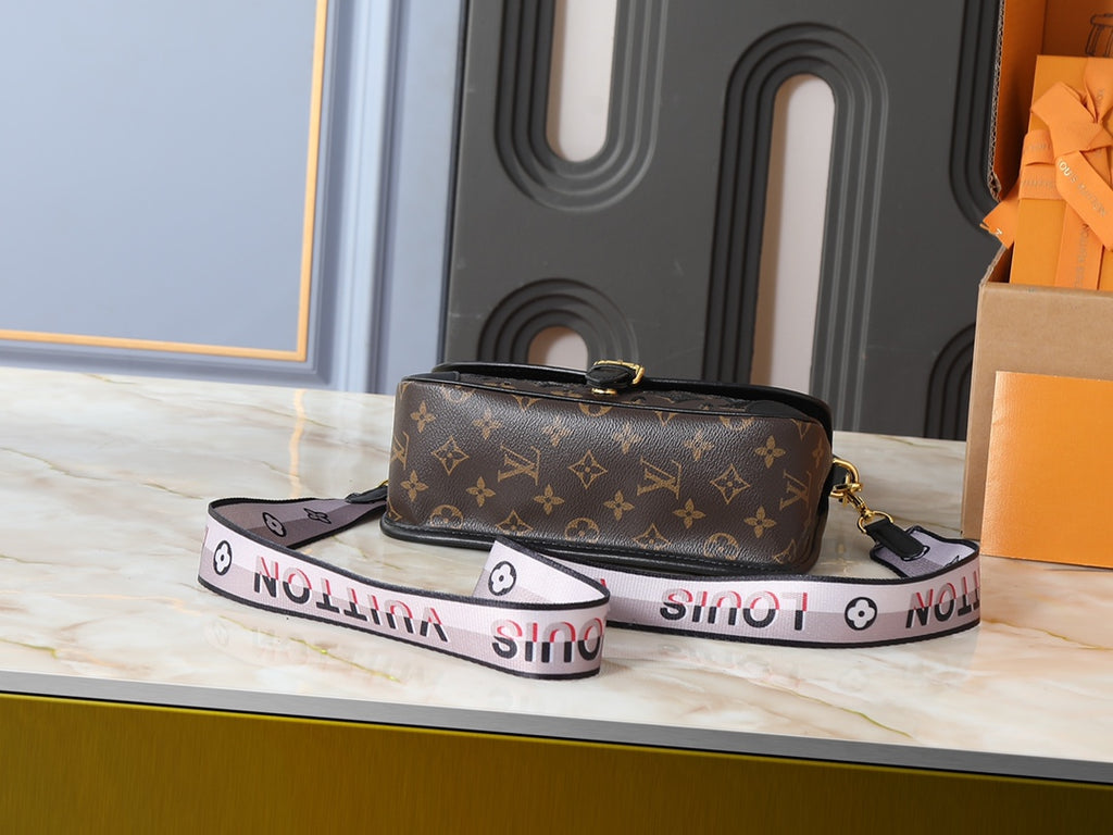 B1P36E41 Popular leather bag