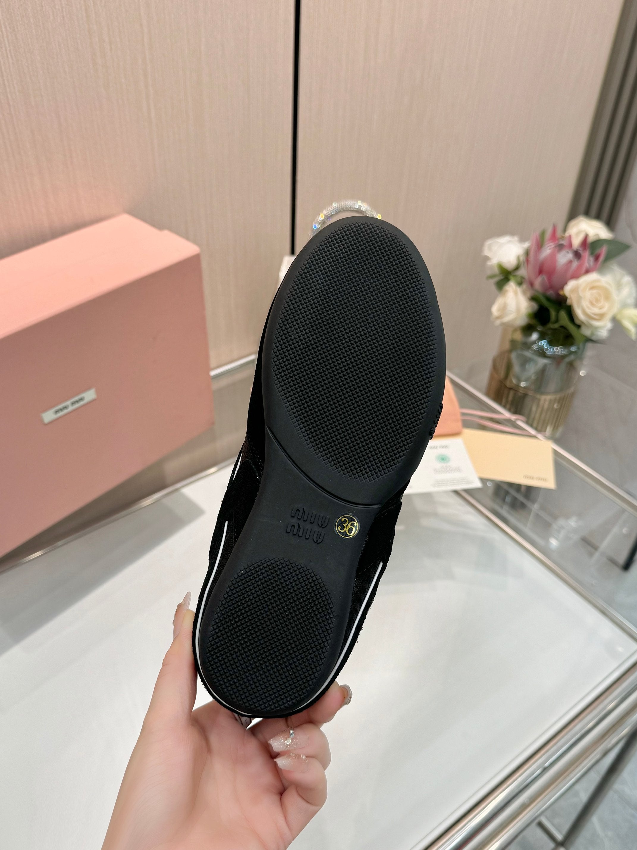 Z2Q105A246 Popular high-quality Shoes