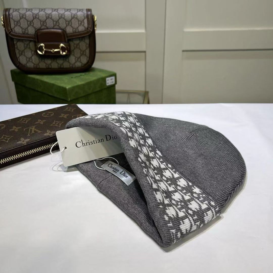 M1R86D37 Popular hats