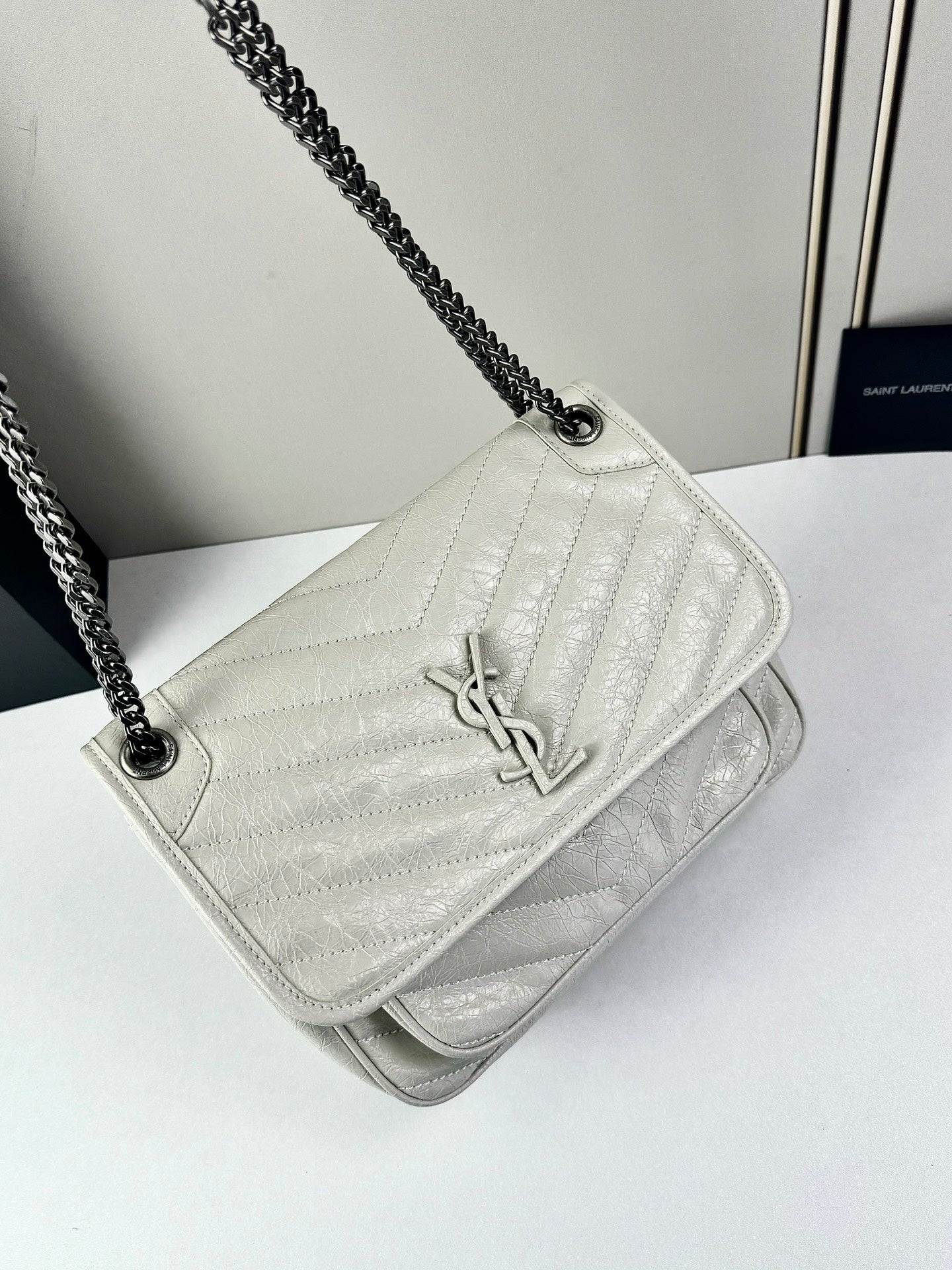 B1R76SL16 Popular leather bag