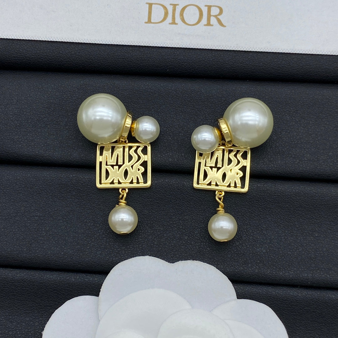 X1Z94D1068E Popular Earrings