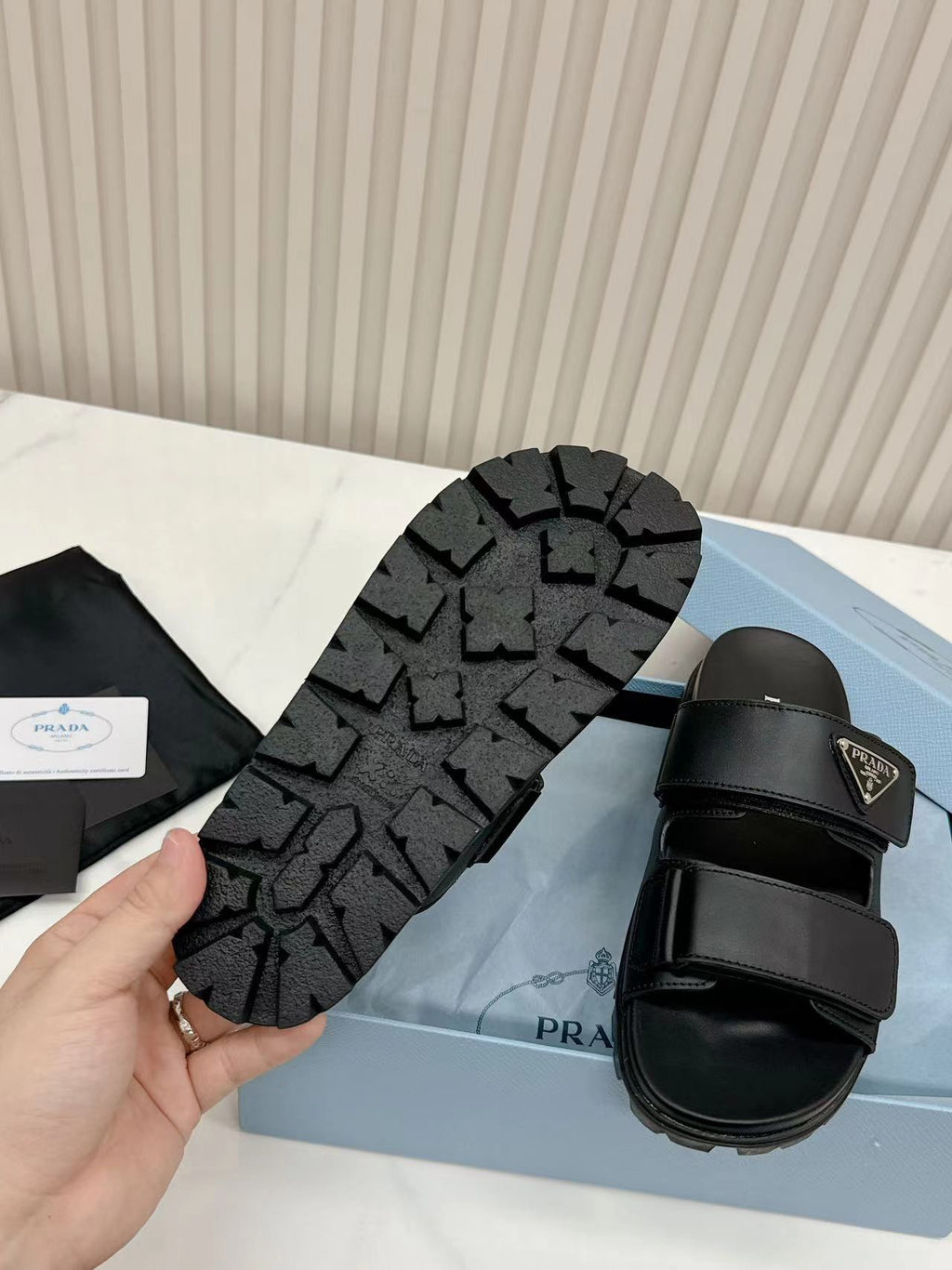 Z1ZPD26 Popular sandals