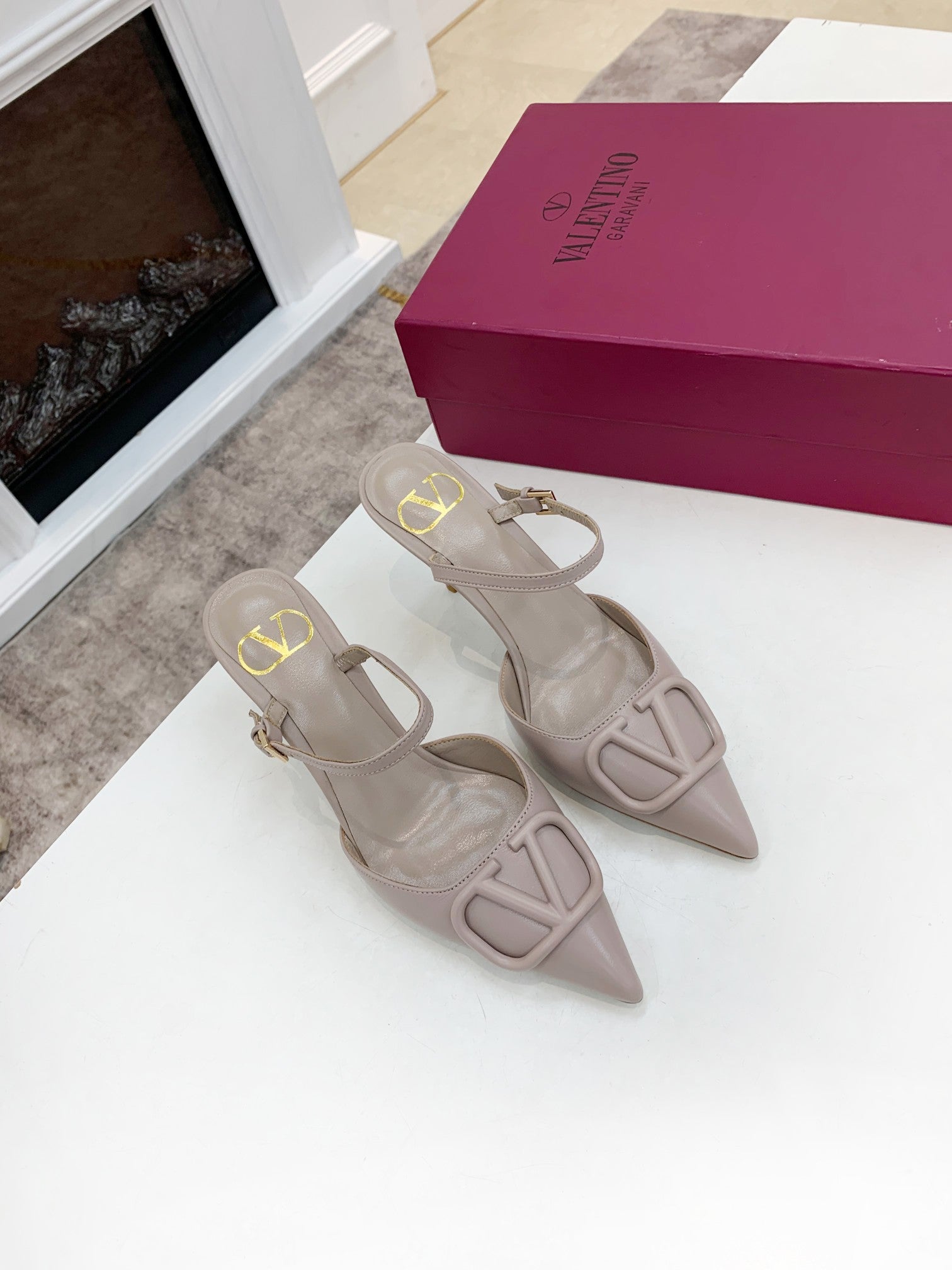 Z2YVL28 Popular leather  High heels