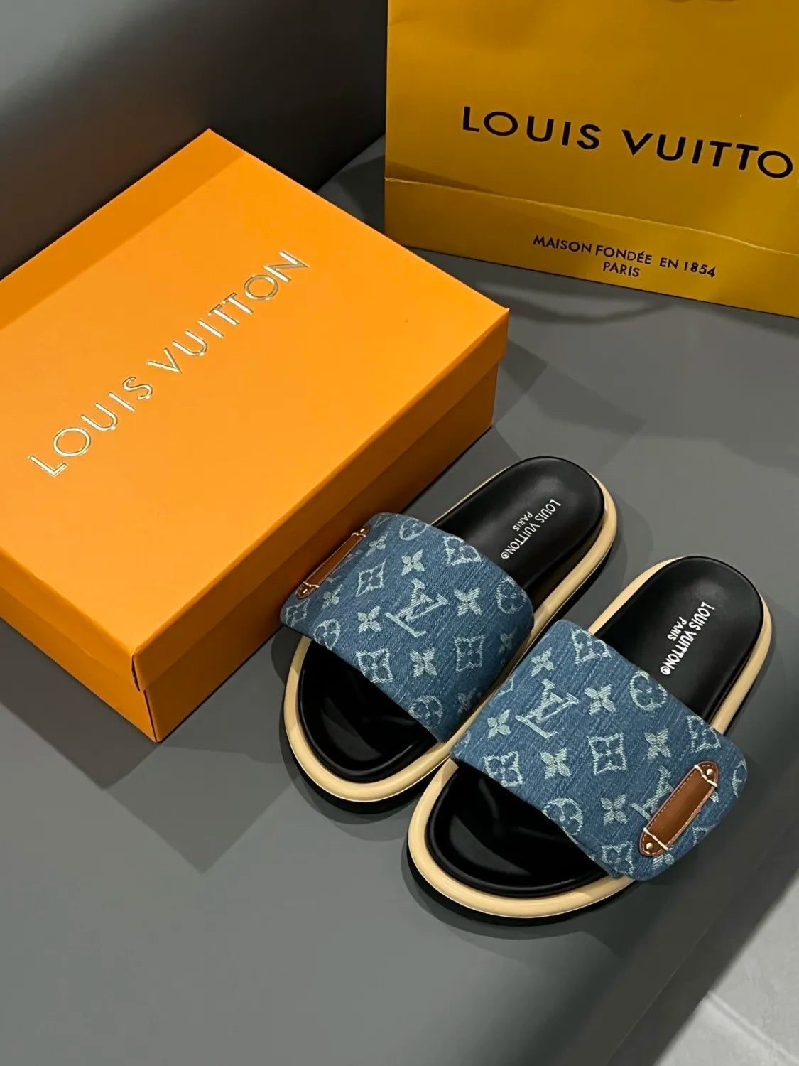 Z1Z54E73 Popular Slippers