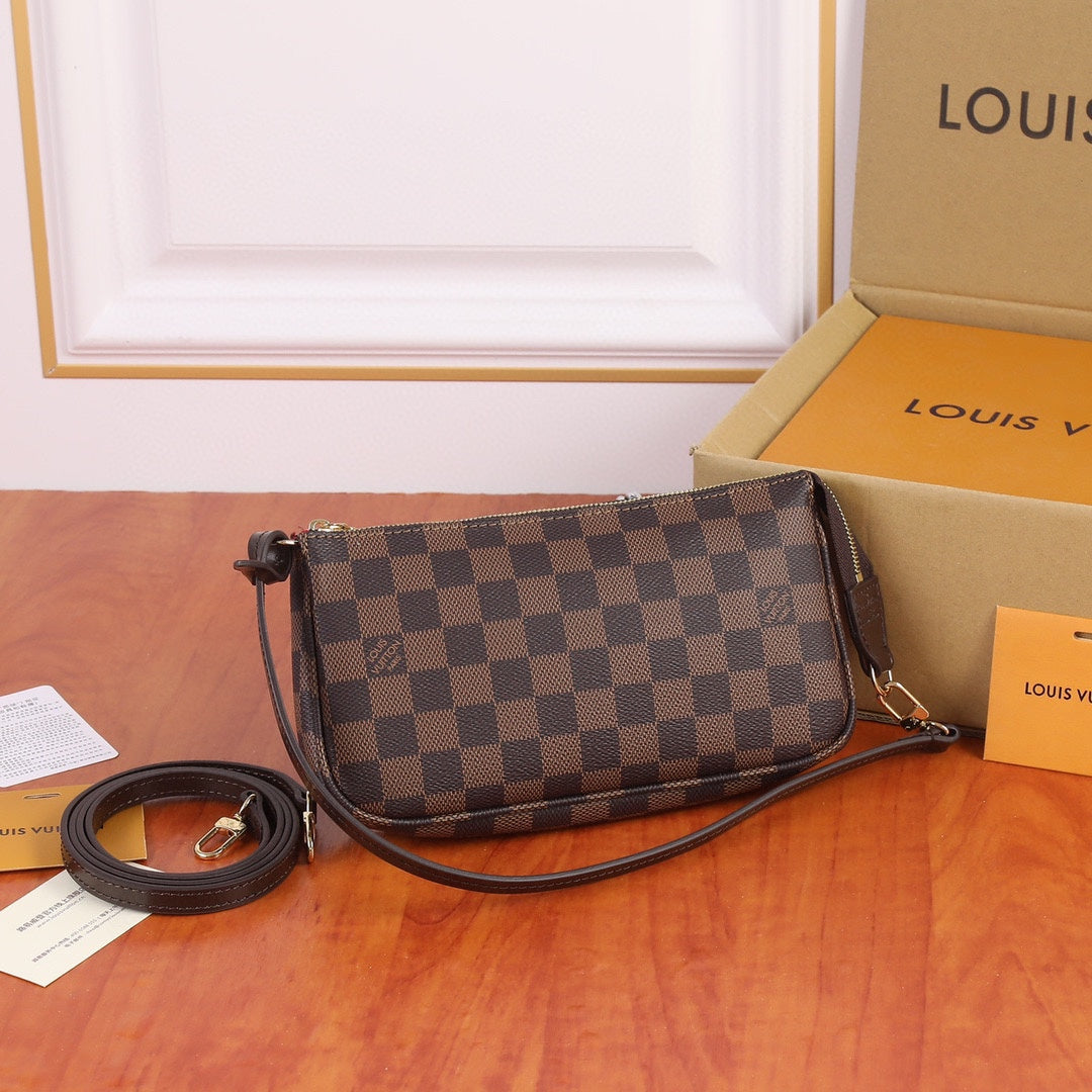 B1X102E17 Popular  leather bag 