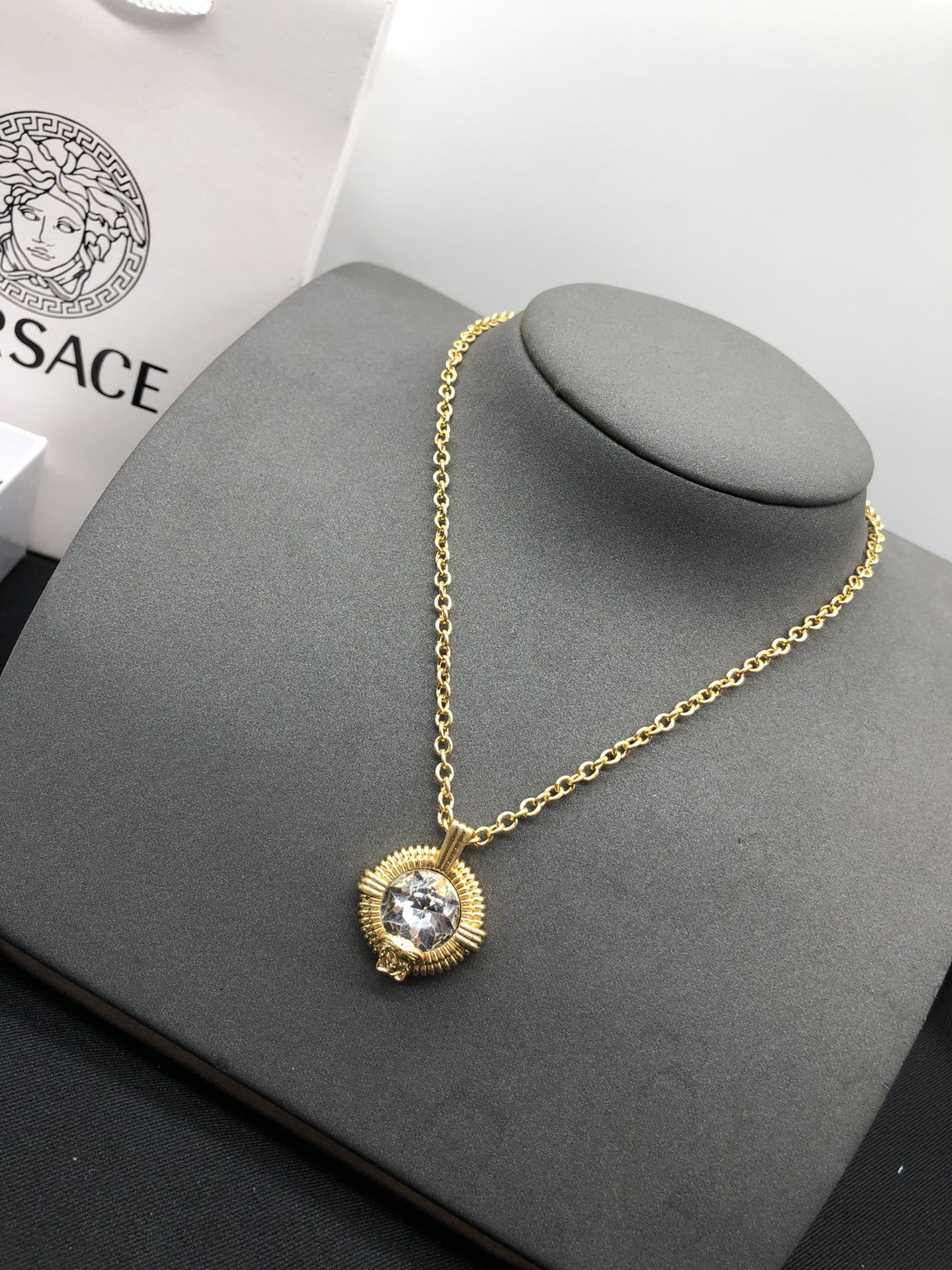 X1R75V62X Popular    Necklaces