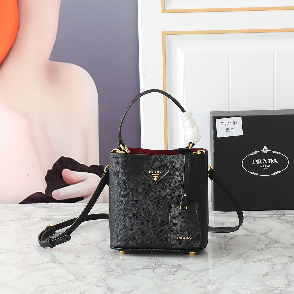 B1W35P102 Popular  leather bag