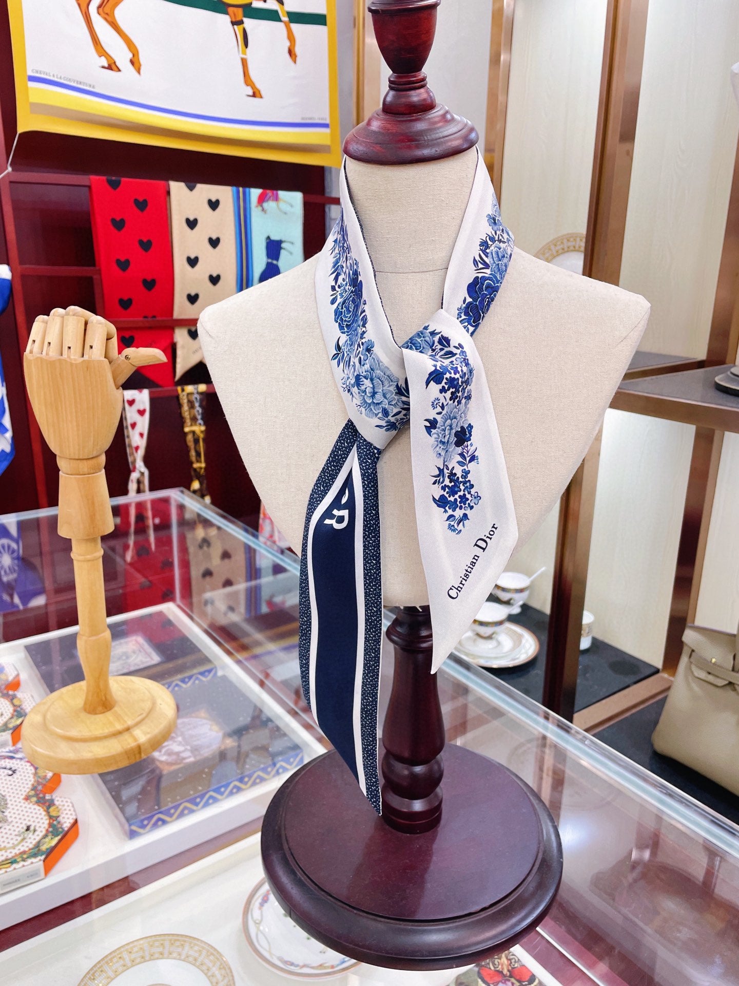 W1N46D45 Popular Silk Scarve