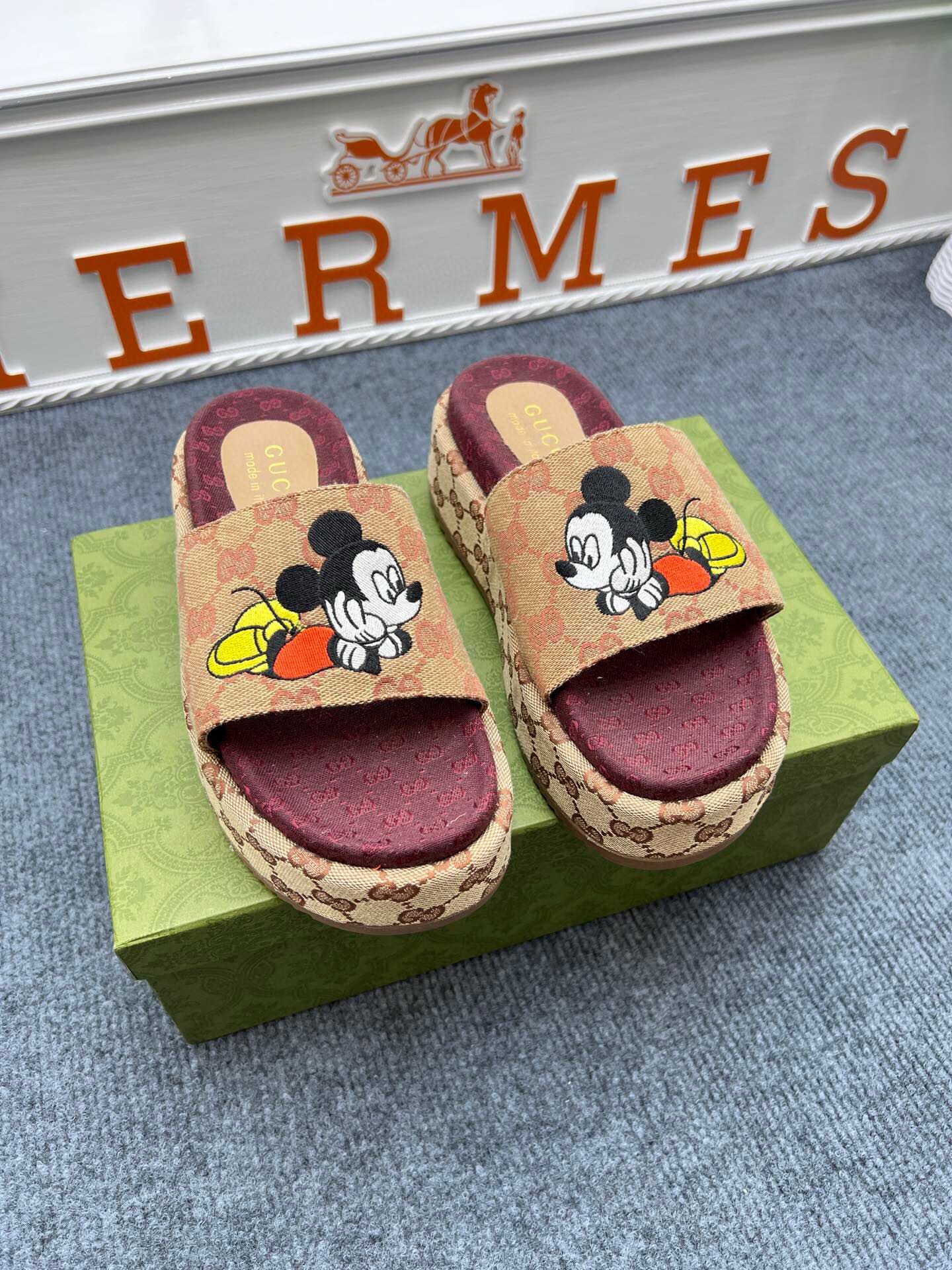 Z5ZB122 Popular slippers  Sole thickness 5.5cm