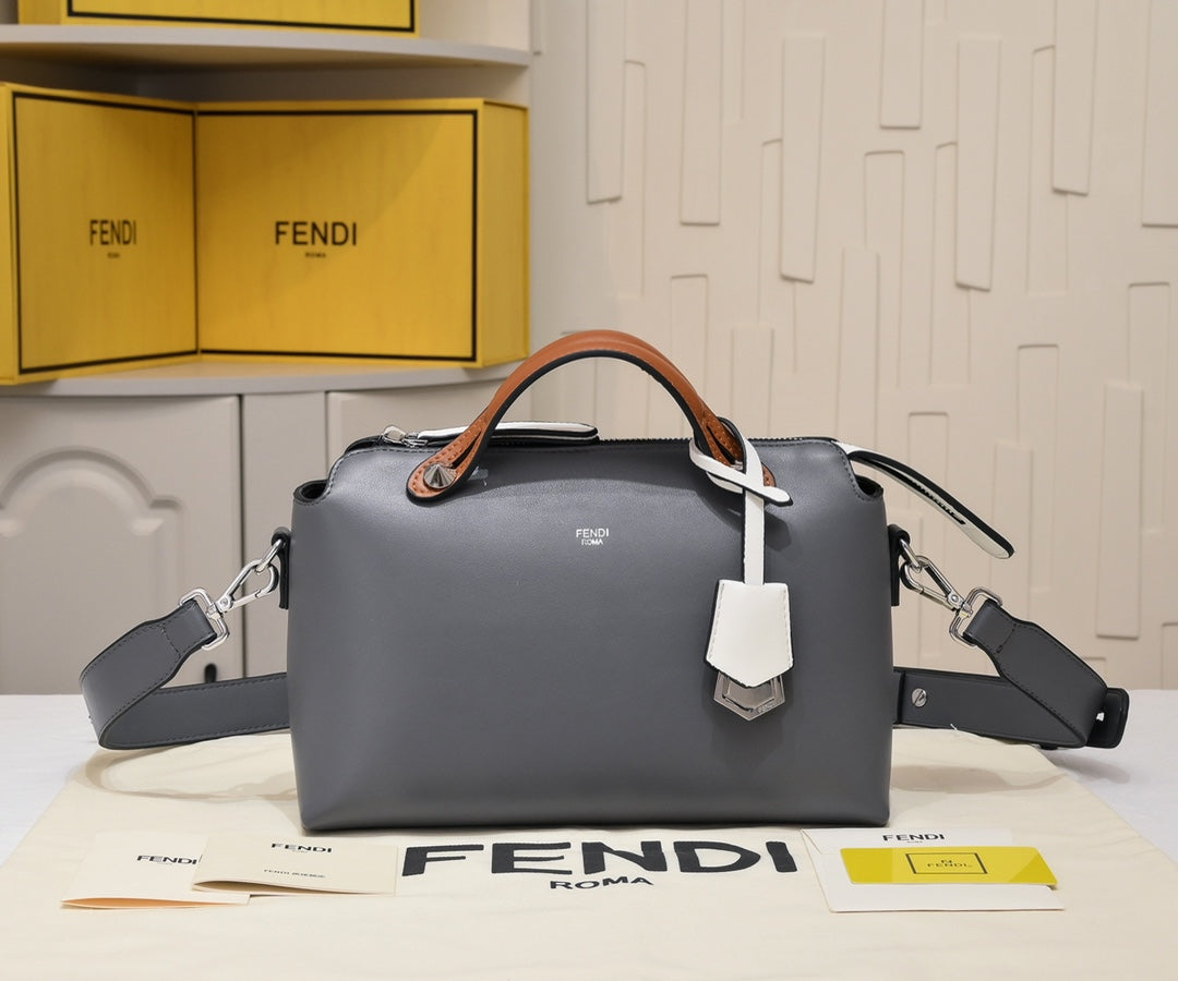 B12X43F132 Popular leather bag 
