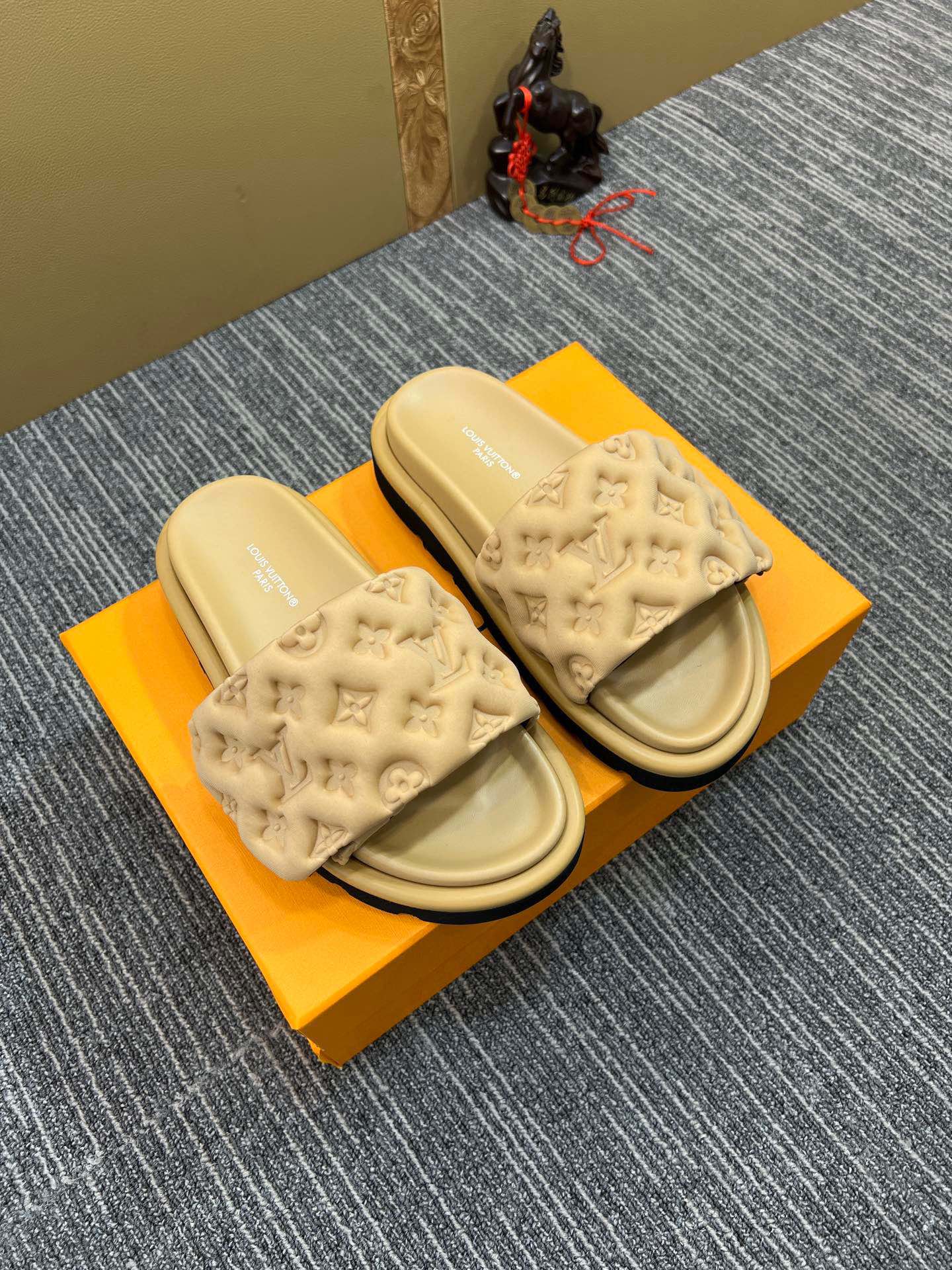 Z5XE119 Popular leather quality Slippers