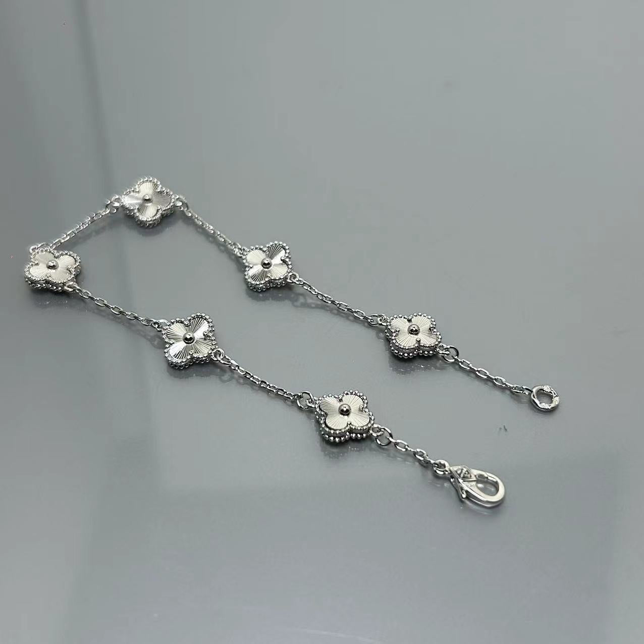 X5X94VA183K  Popular bracelets 6 flowers mini size 0.9cm flower
