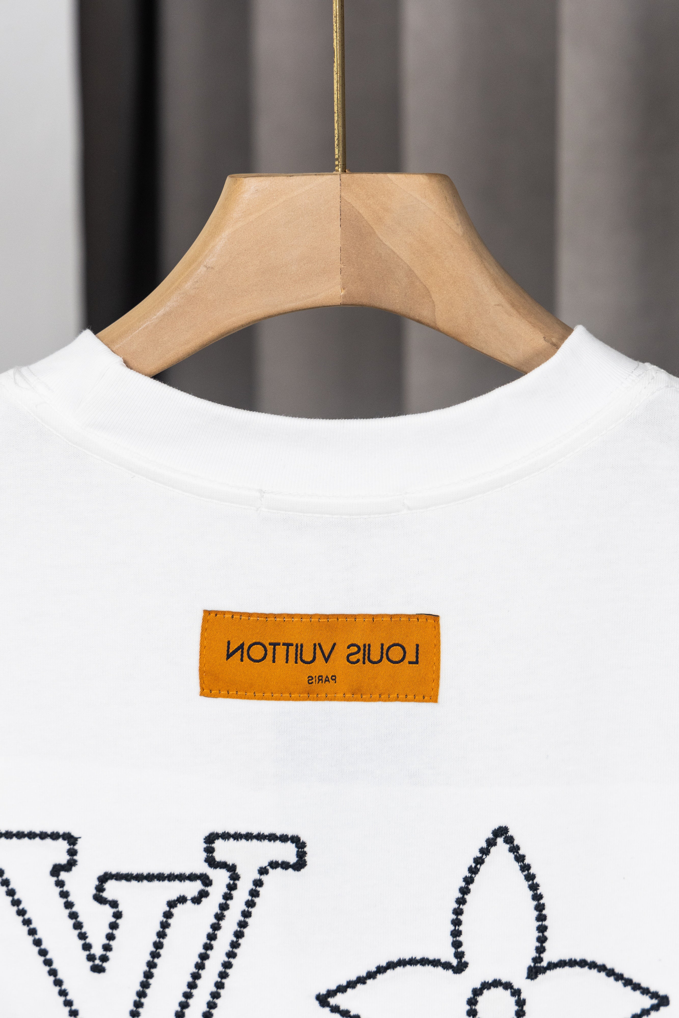 U1P36E125 Popular T-shirts