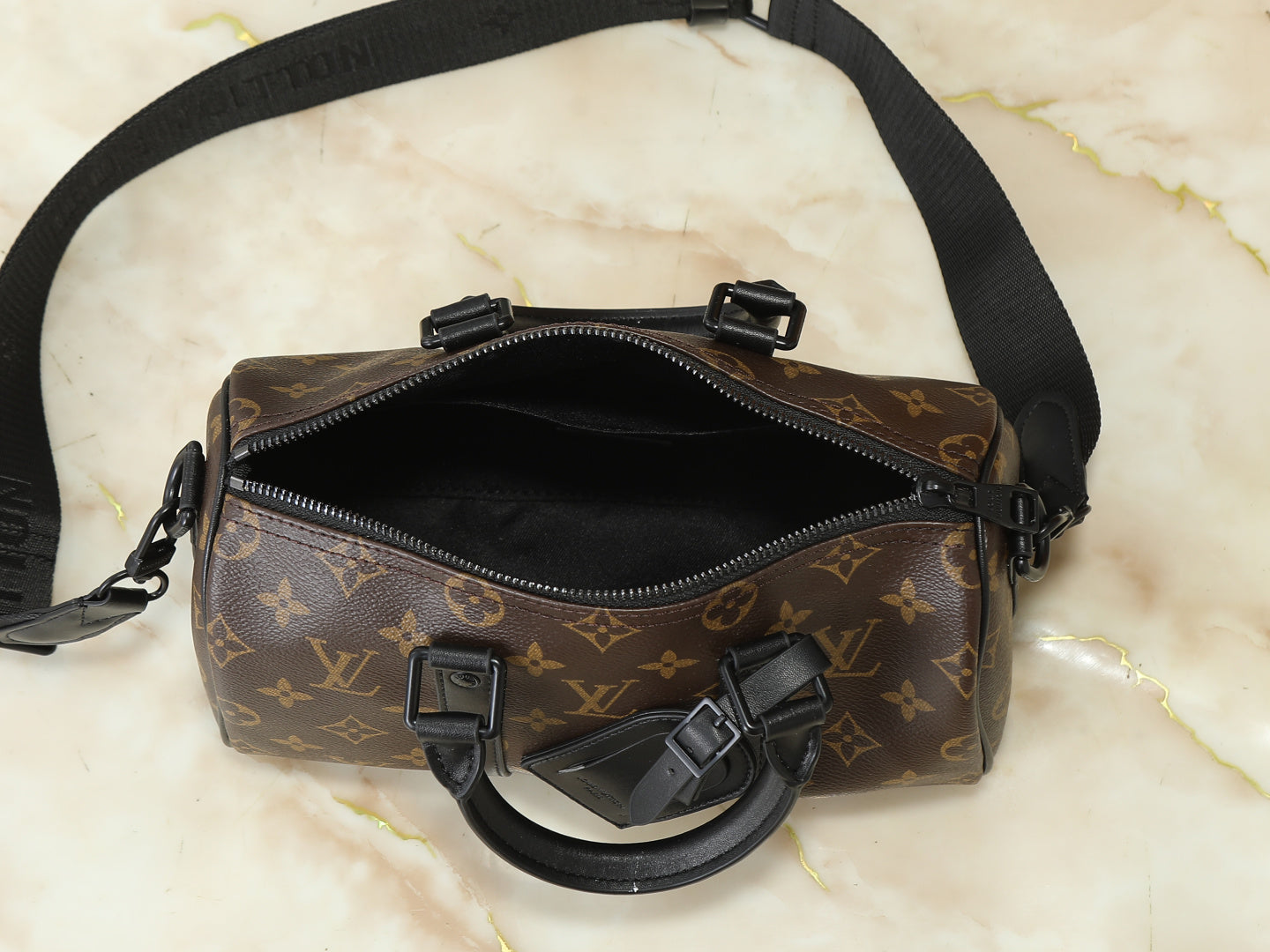 B1R76E53 Popular leather bag