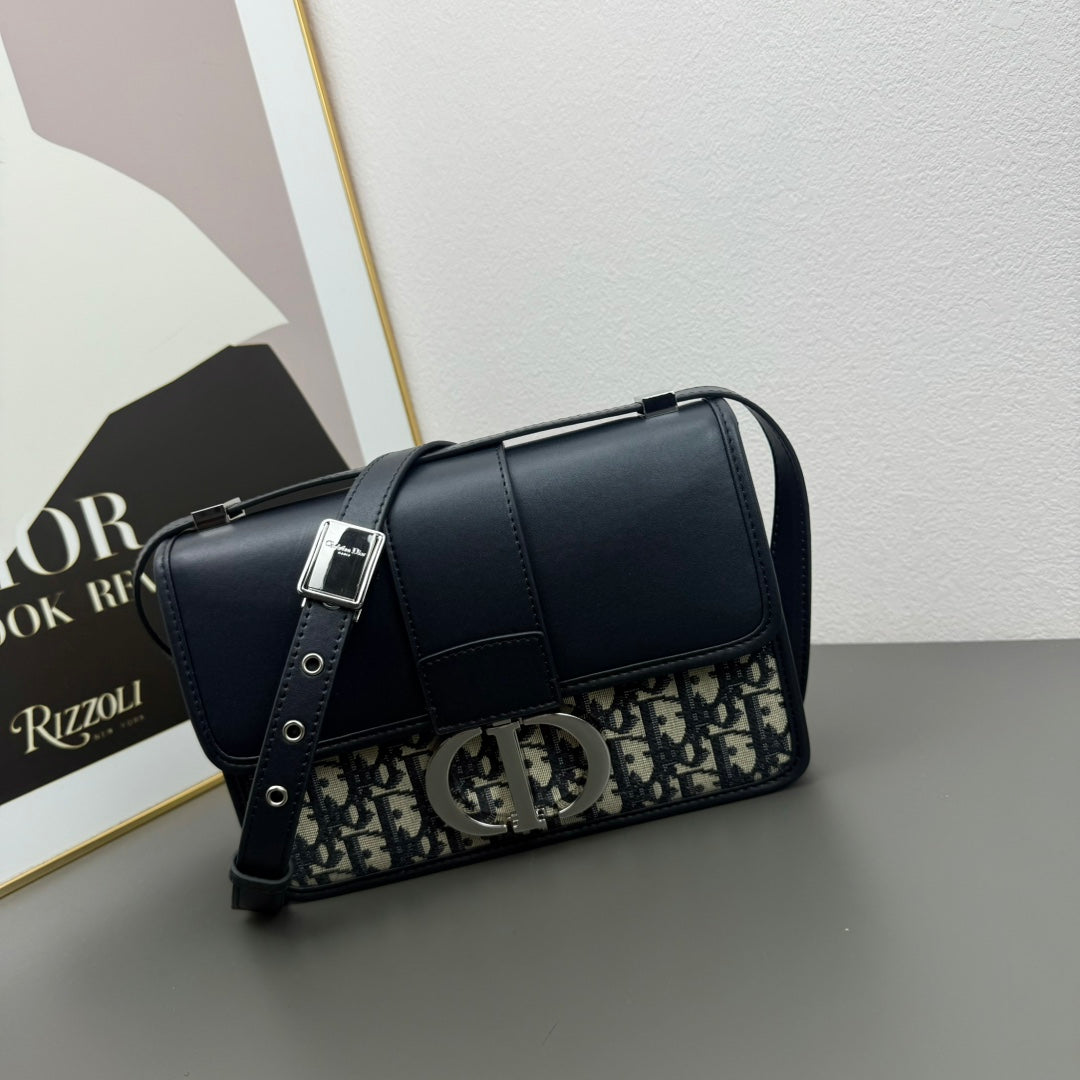 B1W25D82 Popular  leather bag