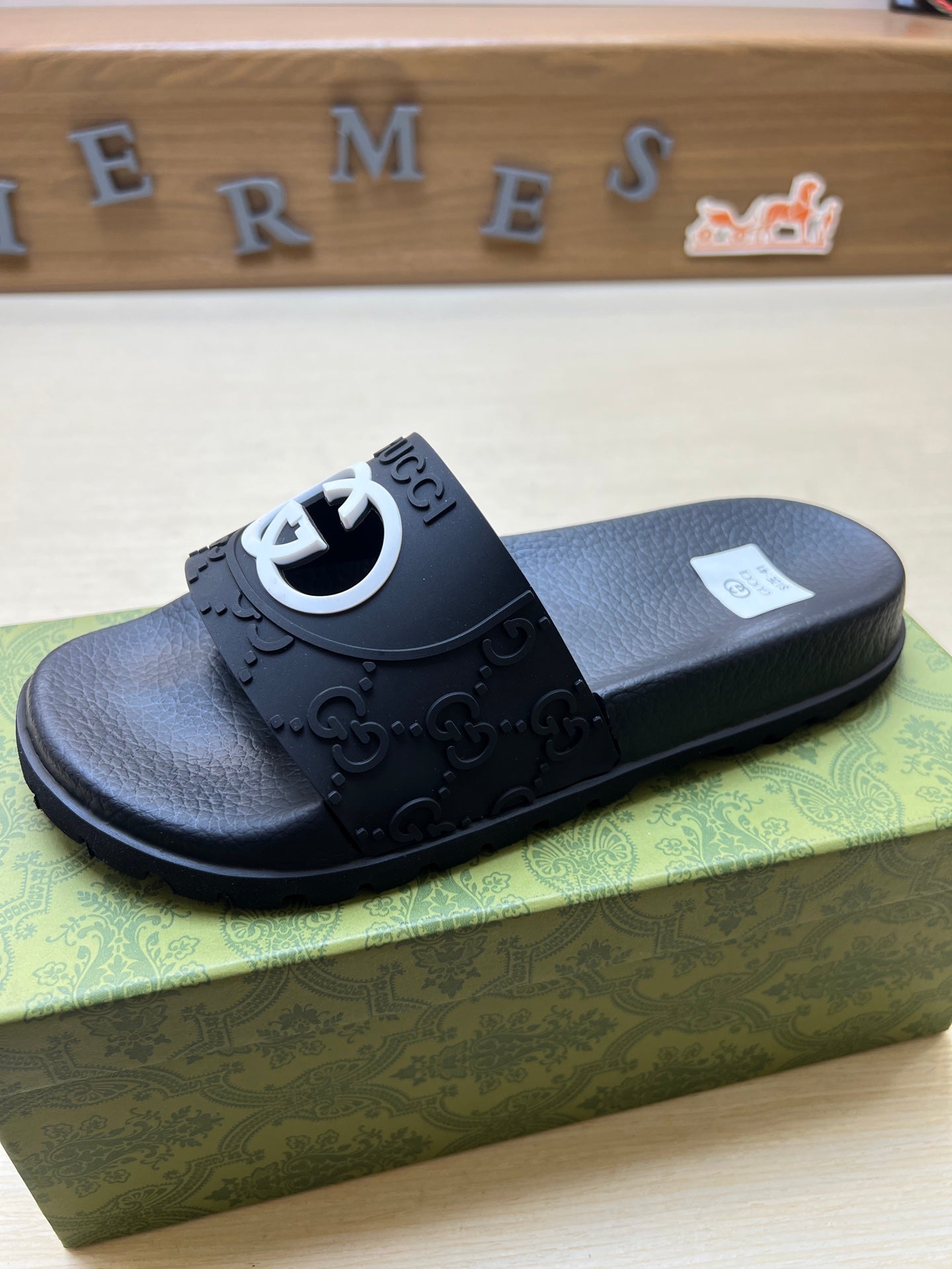 Z5X76B6  Popular slippers