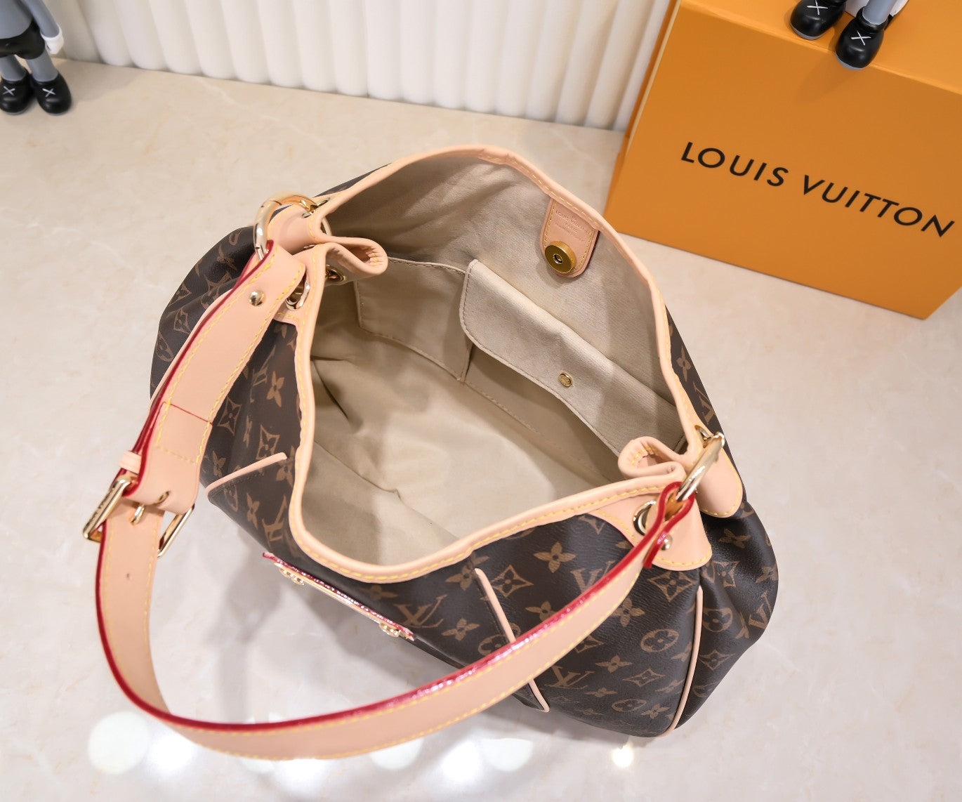 B1X43E63 Popular   leather bag 