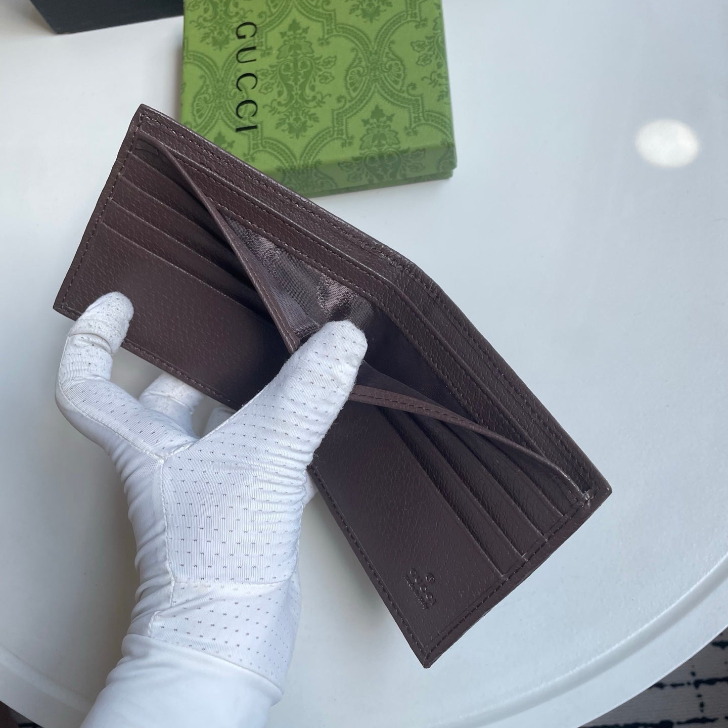 B1X46B7 Popular leather wallets ( with full packaging )