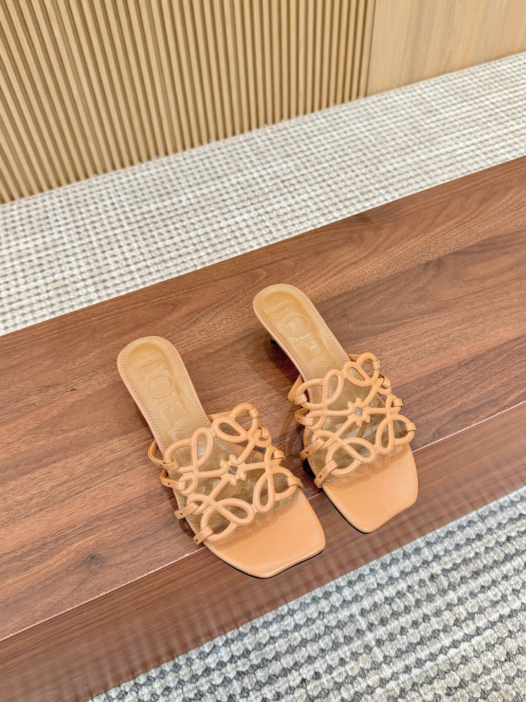 Z2Q55A33 Popular  leather Slippers