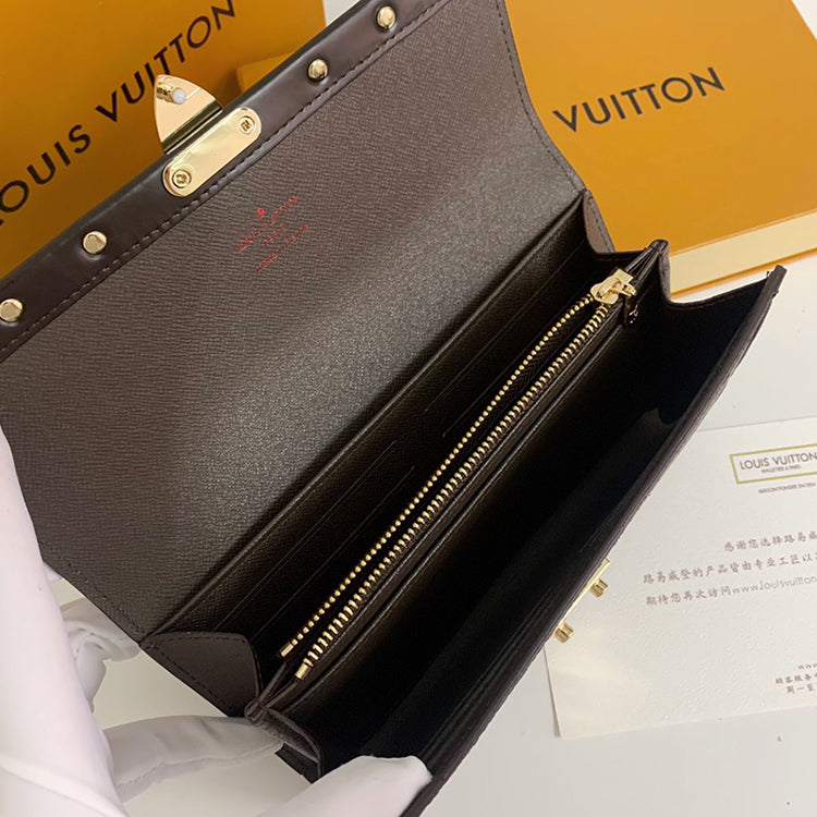 B1X41E10 Popular leather wallets