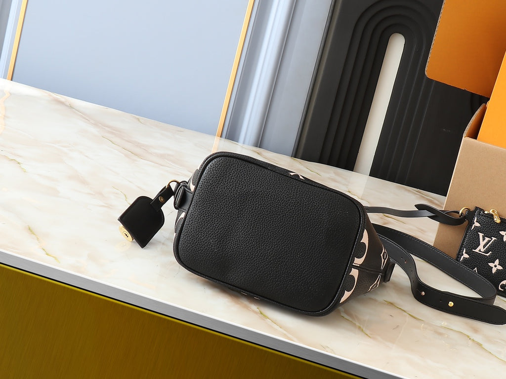 B12W15E3 Popular  leather bag