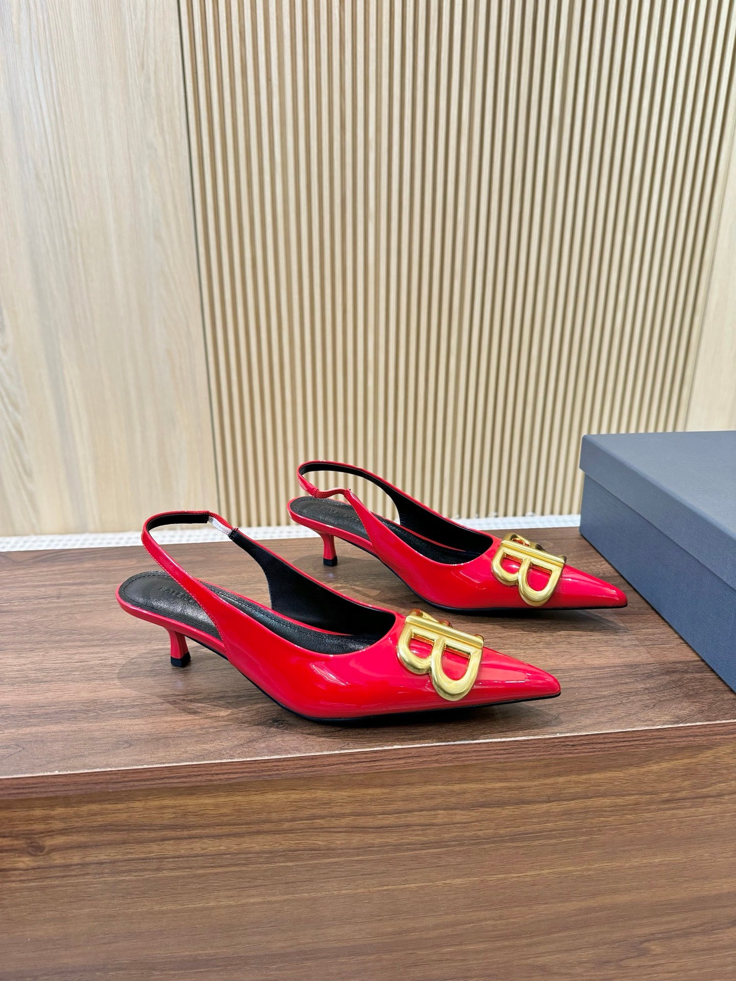 Z2Q55J45 Popular  leather High heels