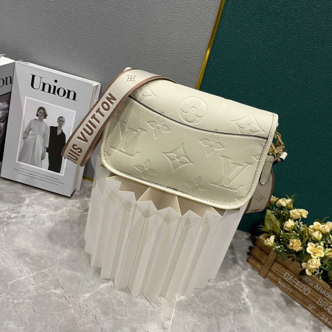 B12X44E318 Popular   leather bag 
