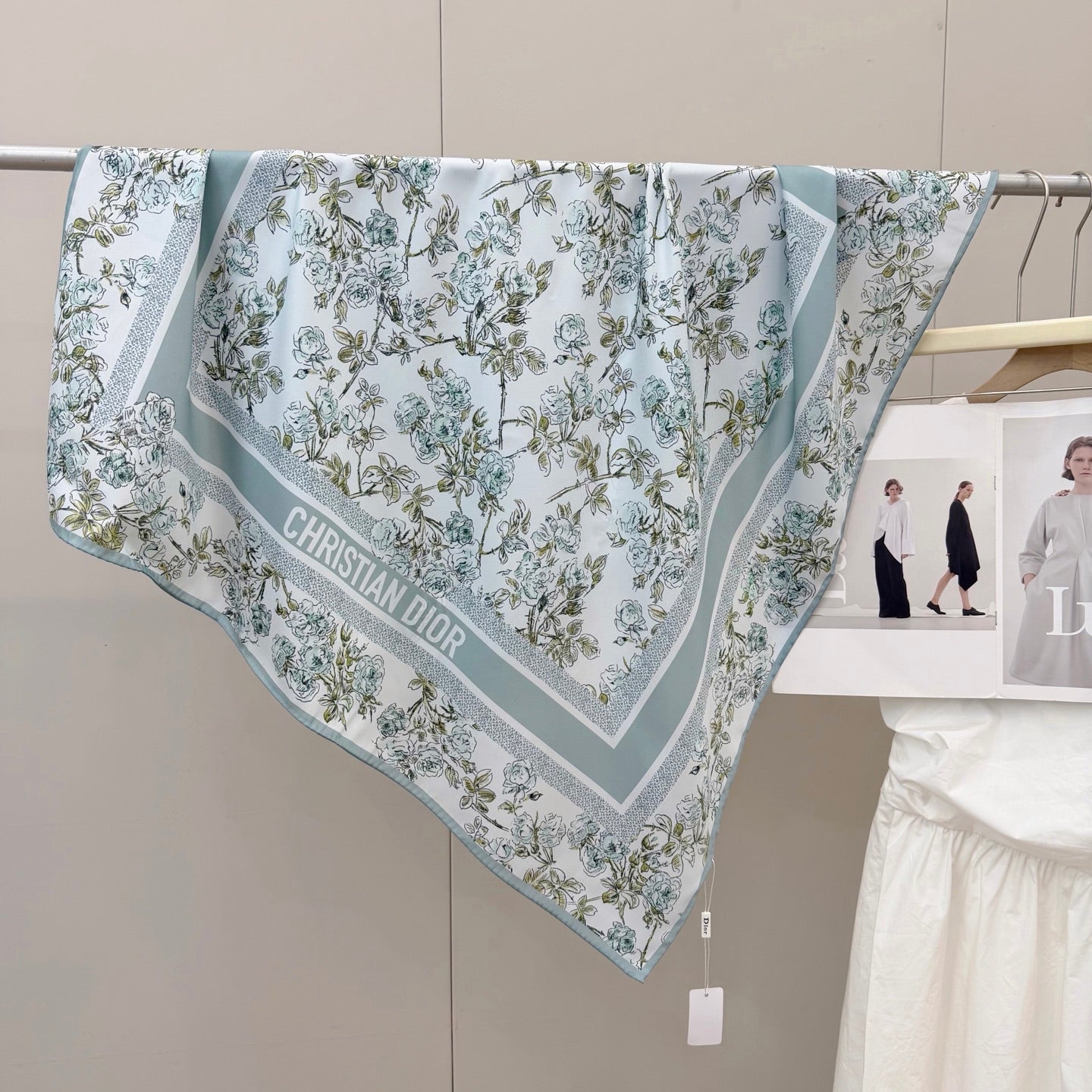 W1N36D17 Popular Silk Scarve