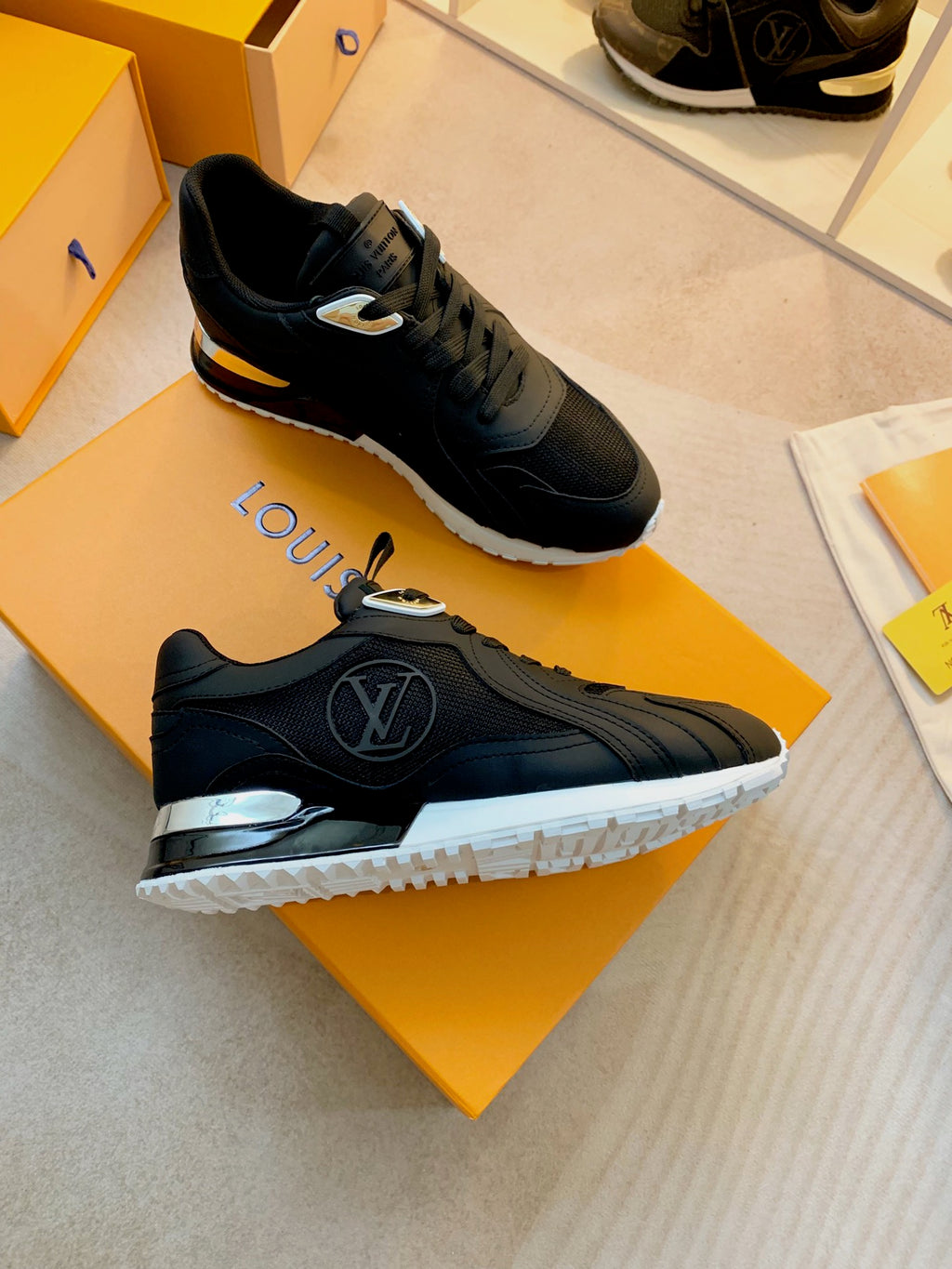 Z2Q95E102  Popular high-quality  shoes