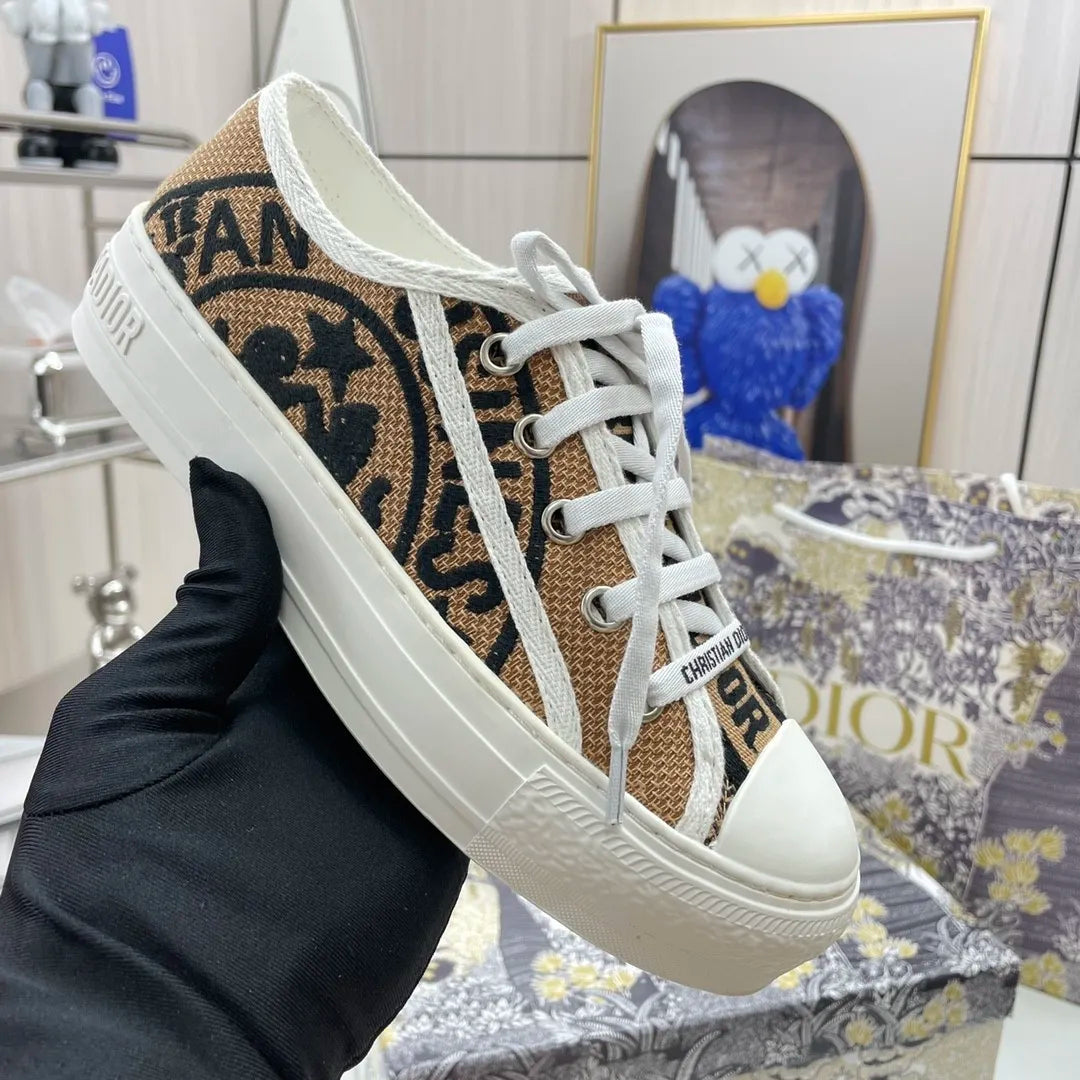 Z1XD66 Popular shoes