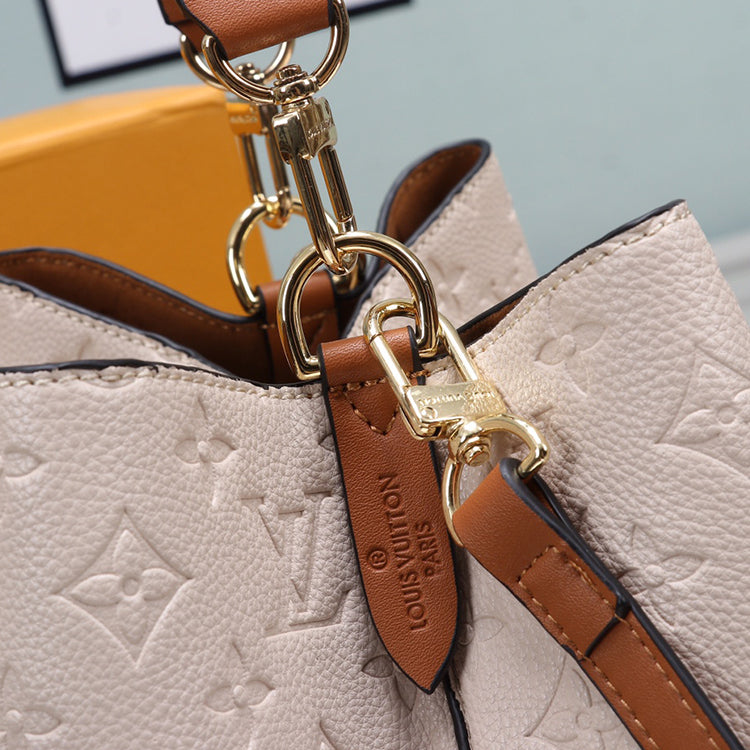 B1P11E81 Popular  leather bag 