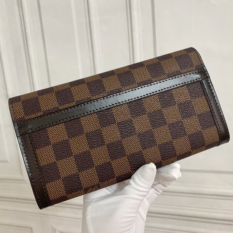 B1X41E10 Popular leather wallets