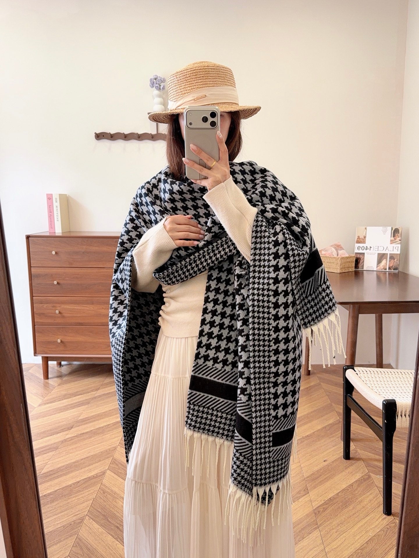 W1R86D64 Popular cape