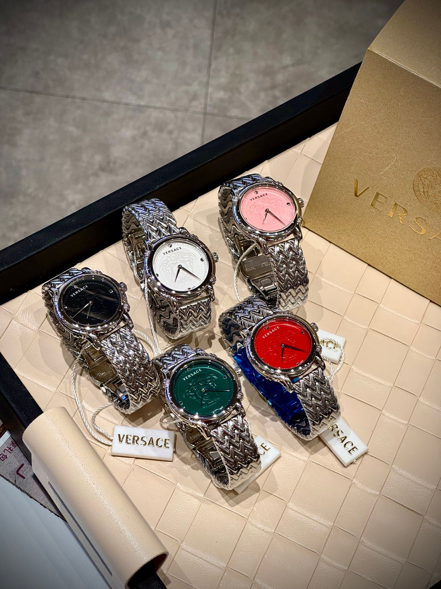L1R36V76 Popular Watches
