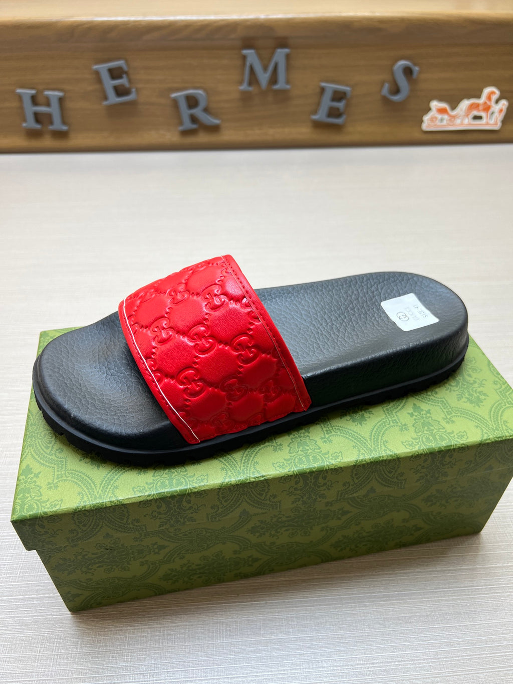 Z5X76B5  Popular slippers